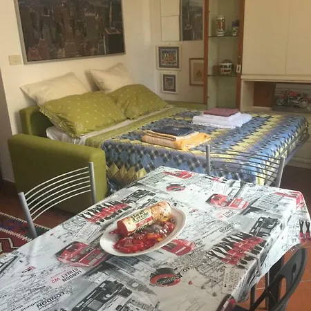 Διαμέρισμα Lovely Irnerio ❤ Flat Near S. Pietro ★