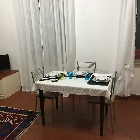 Διαμέρισμα Lovely Irnerio ❤ Flat Near S. Pietro ★ *